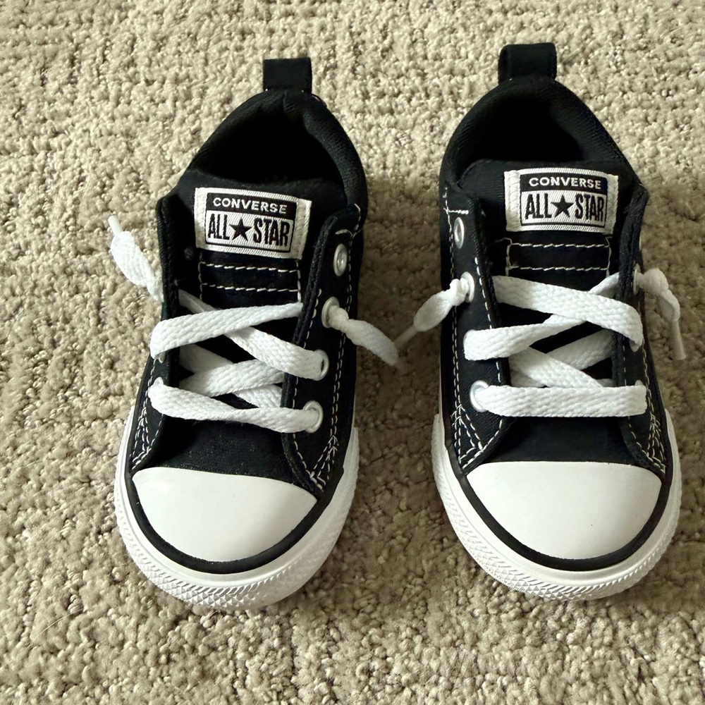 Converse Chuck Taylor All Star Toddler Black Low Top Sneakers Size 6T - Picture 3 of 5